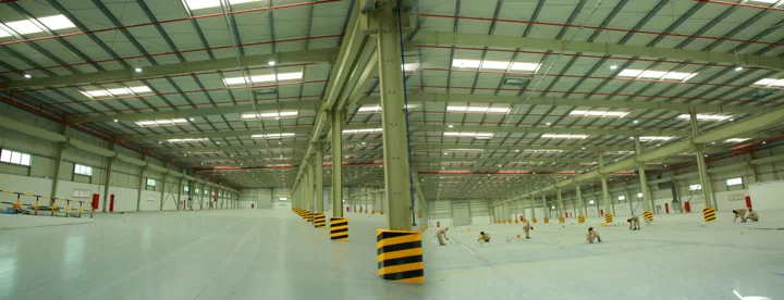 Clear-span steel interior at a Roofings Middle East project