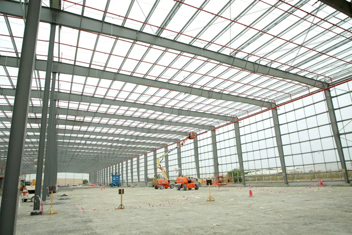 Long-span steel framing at a Roofings Middle East project